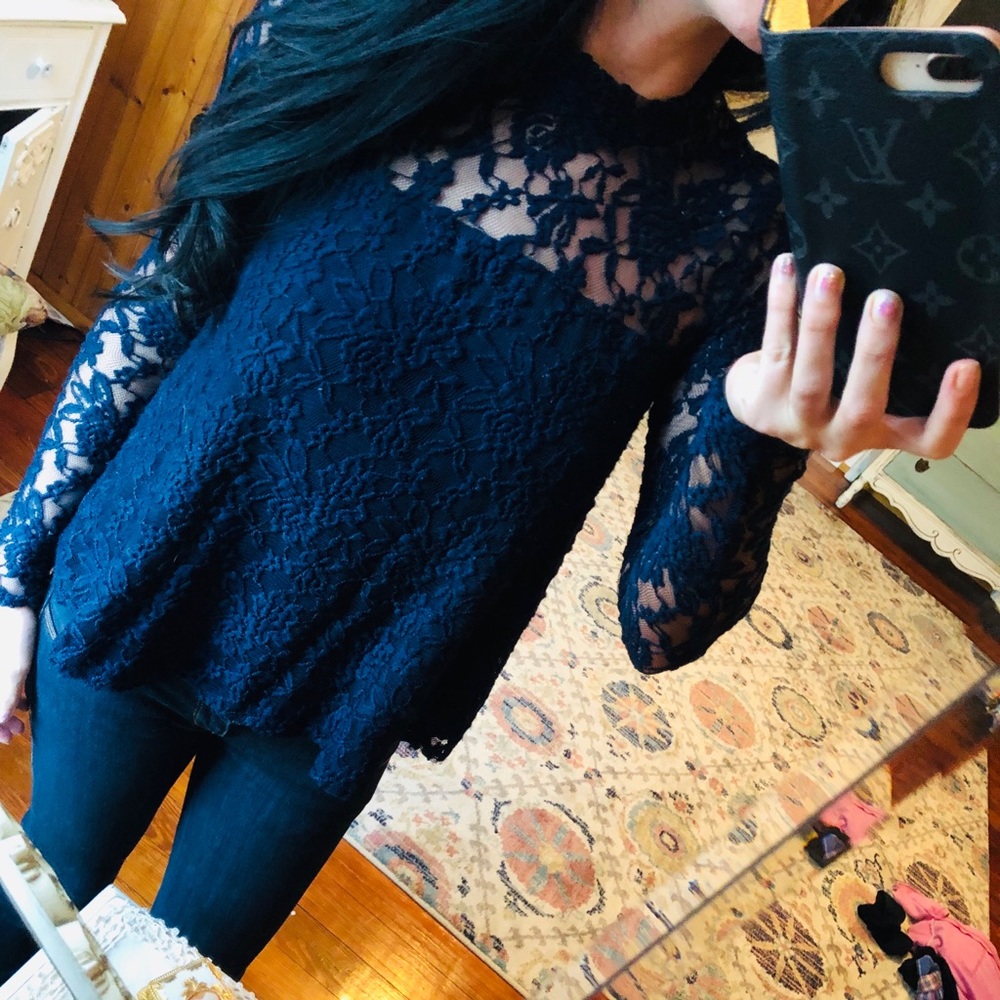A&F Lace Mock Neck Top - Picture 3 of 3